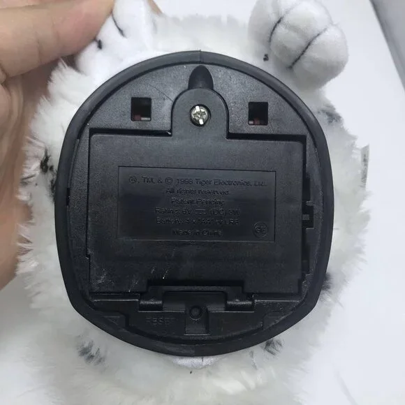 1998 VTG Tiger Electronics Furby Snow Leopard Dalmatian White Black Spots 70-800 - Picture 3 of 6